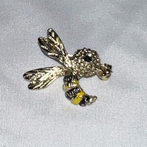 Vintage Signed Gerry Bee Brooch